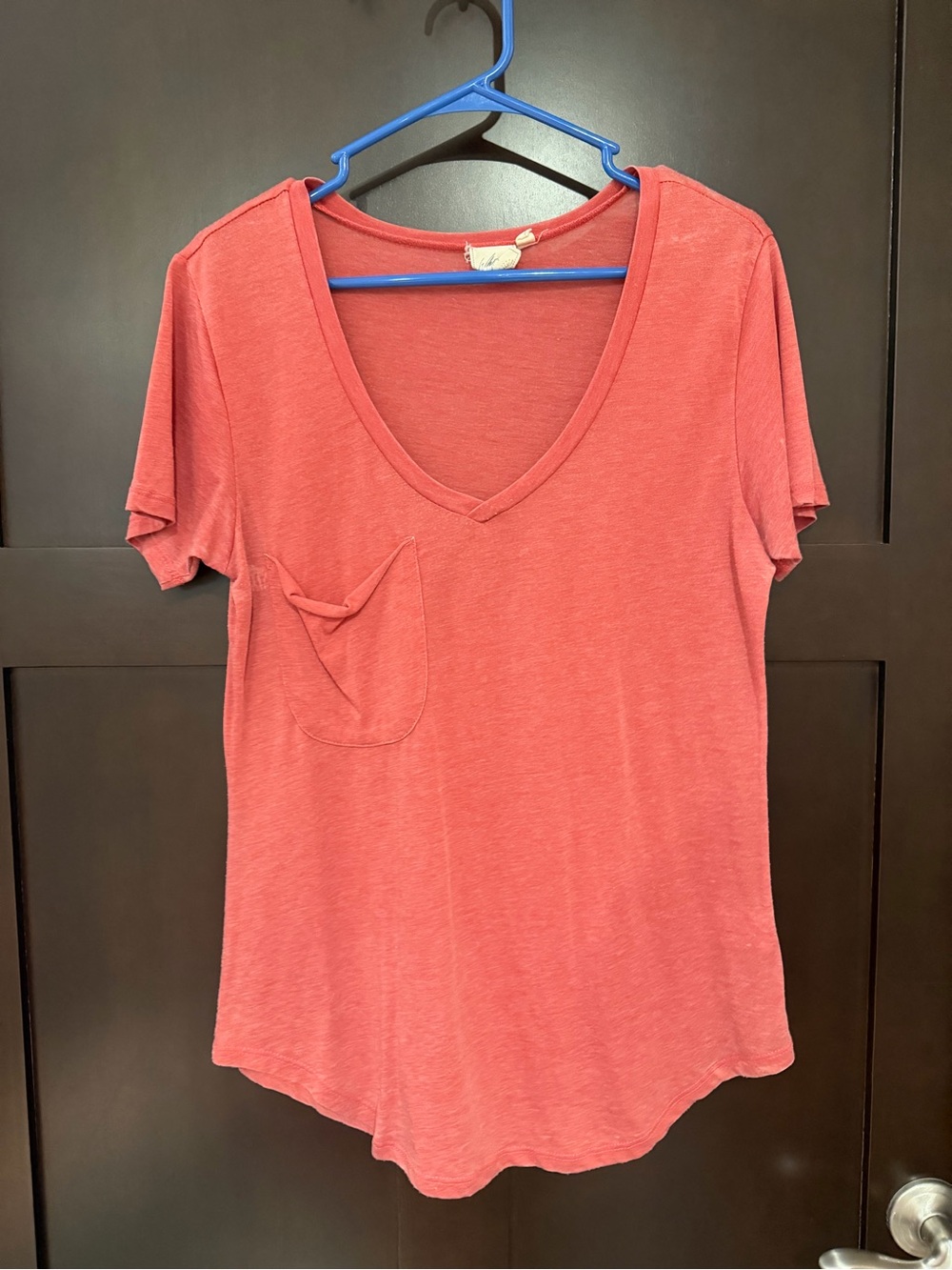 Buckle Coral V-Neck Short Sleeve Pocket Tee
